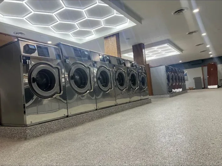 Mirror-finish Wascomat Touch 200 G washers under hexagon LED lighting